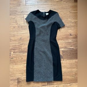 Cute H&M dress perfect for the office or any special occasion. Very flattering